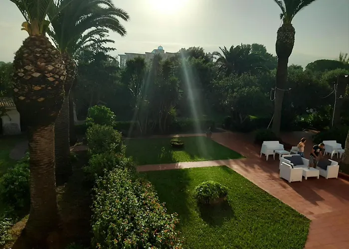 Isola Charm B&B - A Historic Villa Near Punta Del Pero Beach