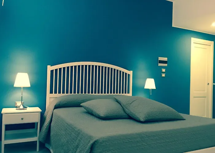 Isola Charm B&B - A Historic Villa Near Punta Del Pero Beach
