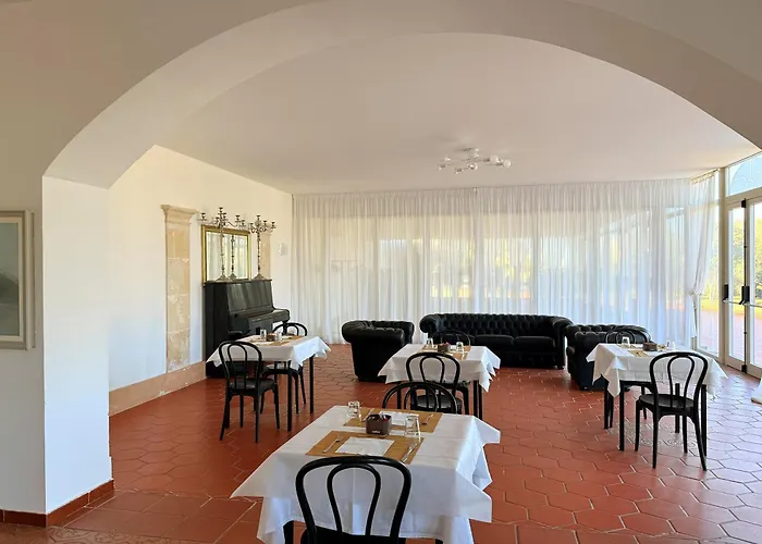 Isola Charm B&B - A Historic Villa Near Punta Del Pero Beach