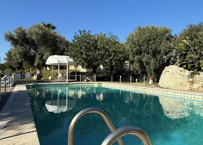 Isola Charm B&B - A Historic Villa Near Punta Del Pero Beach