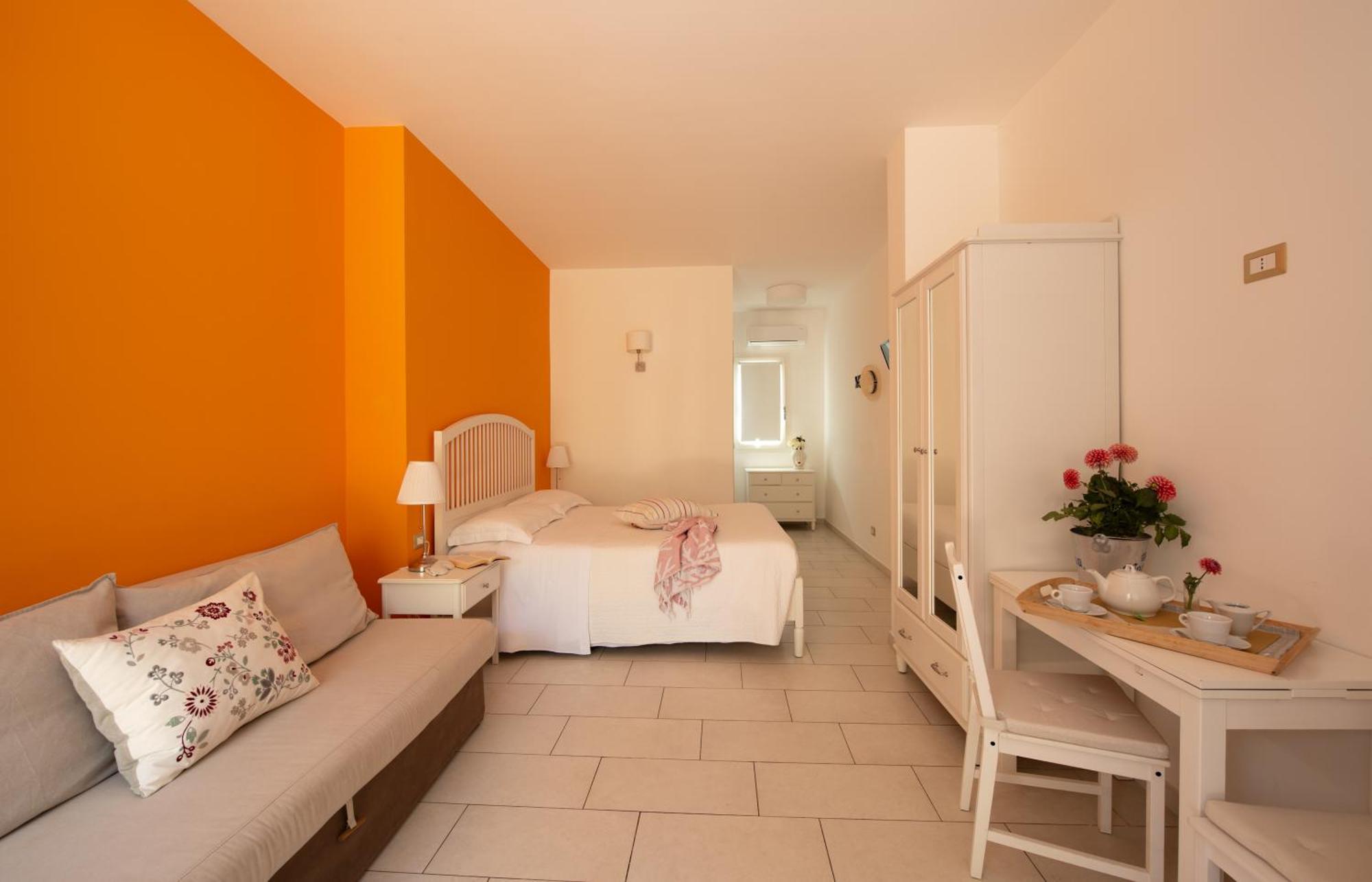 Isola Charm - A Historic Near Punta Del Pero Bed & Breakfast Syracuse