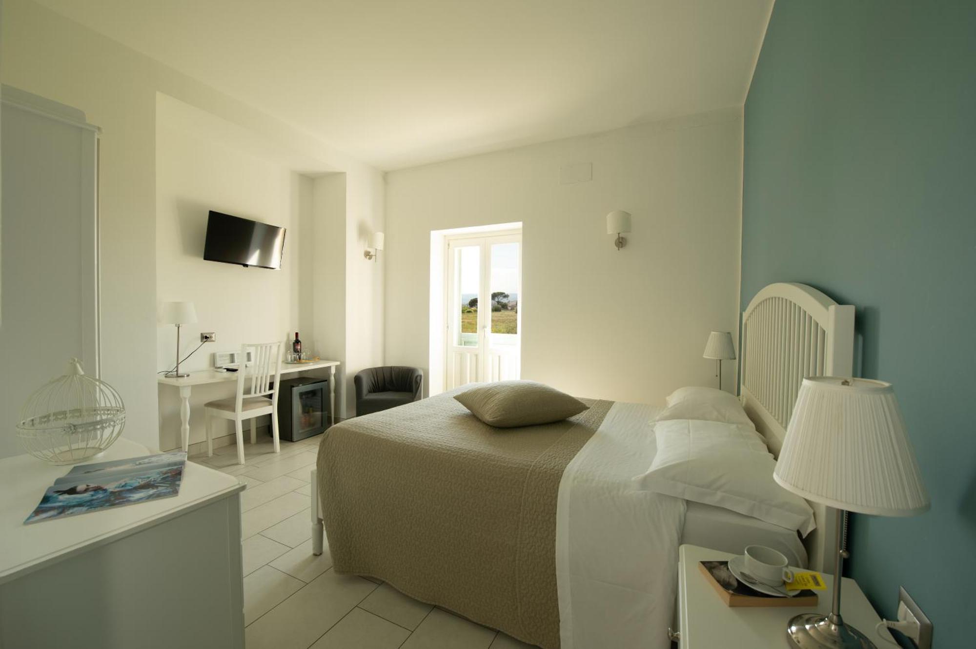 Isola Charm - A Historic Near Punta Del Pero Bed & Breakfast 2*