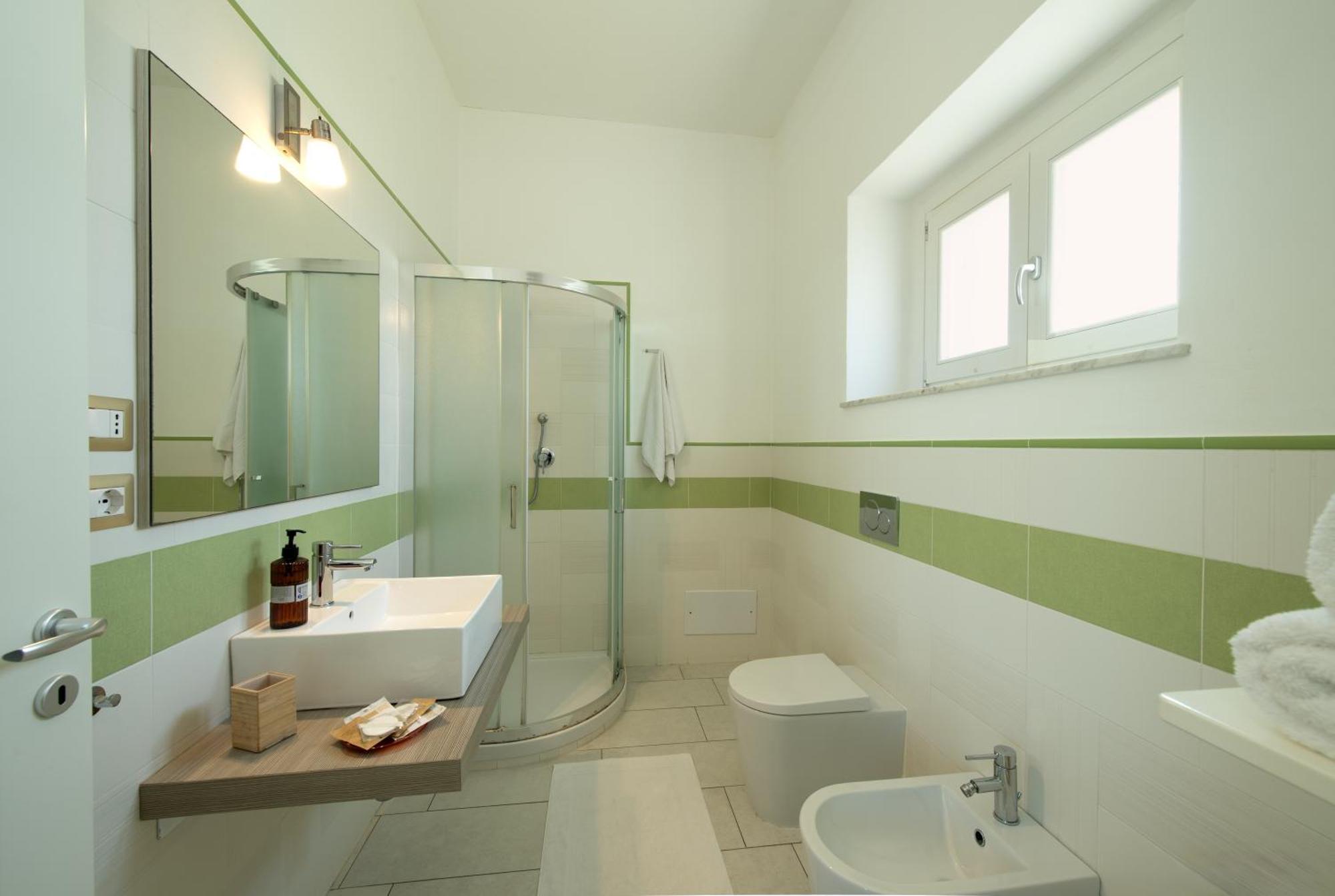 Isola Charm - A Historic Near Punta Del Pero Bed & Breakfast 2*