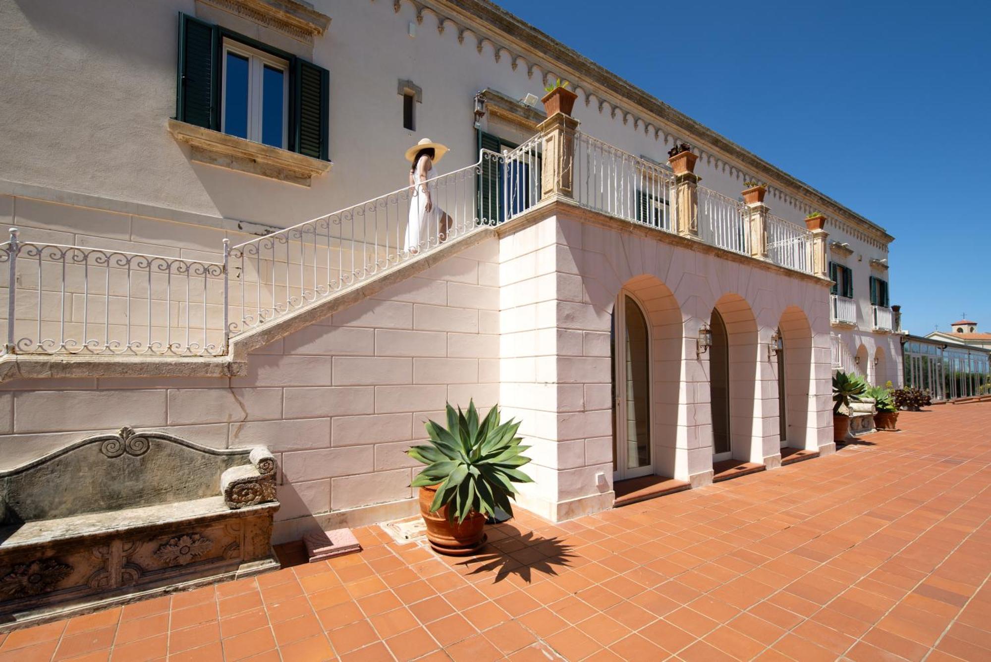 Isola Charm - A Historic Near Punta Del Pero Frühstückspension