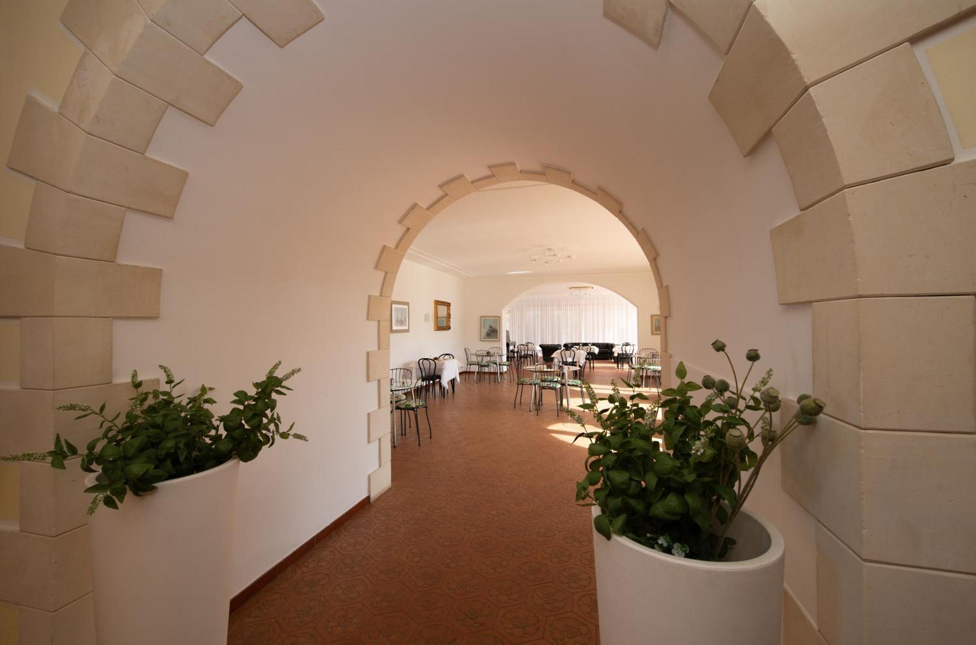 Isola Charm - A Historic Near Punta Del Pero Frühstückspension 2*