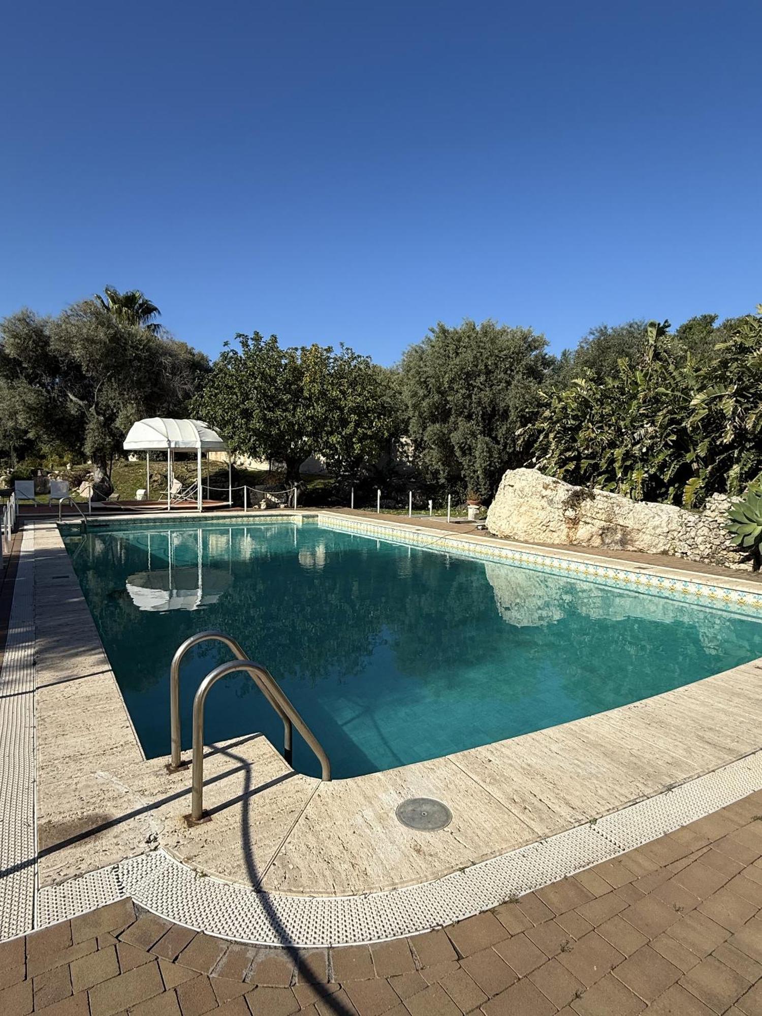 Isola Charm - A Historic Near Punta Del Pero Bed & Breakfast