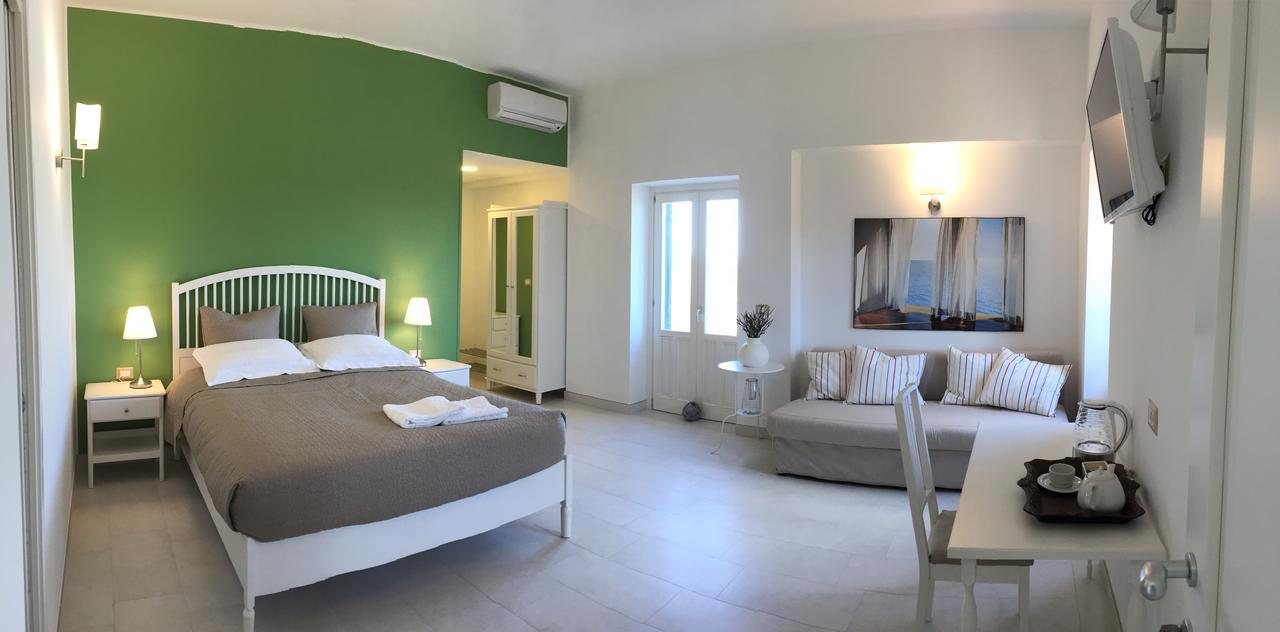 Bed and breakfast Isola Charm - A Historic Near Punta Del Pero