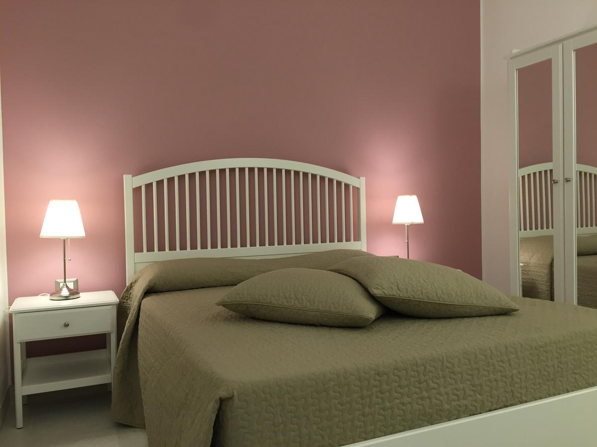 Isola Charm - A Historic Near Punta Del Pero Bed and breakfast Syracuse