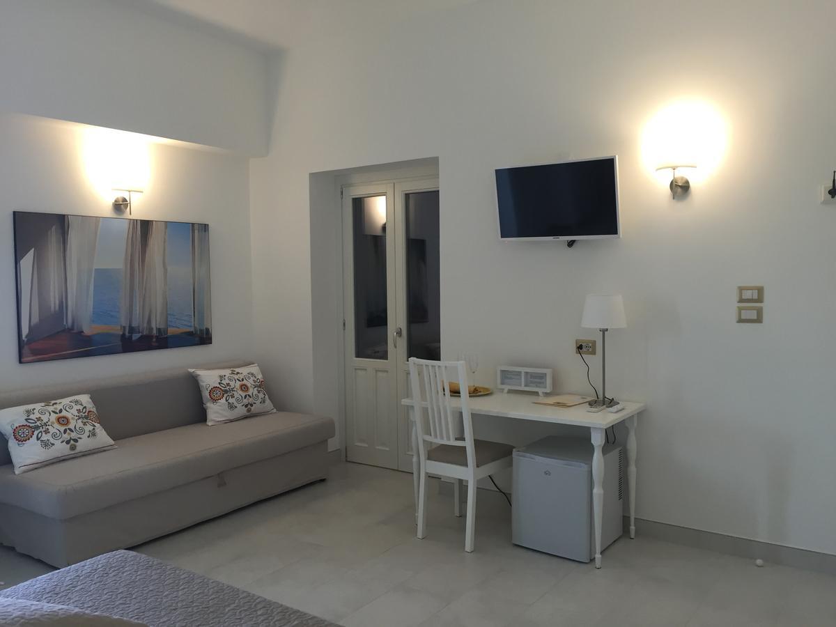Isola Charm - A Historic Near Punta Del Pero Bed & Breakfast Syracuse