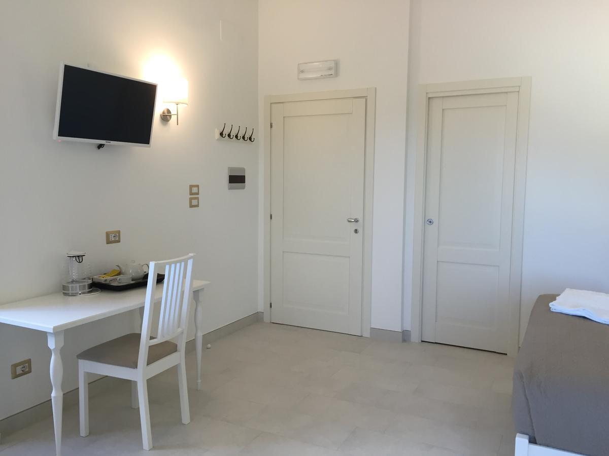 Bed & Breakfast Isola Charm - A Historic Near Punta Del Pero