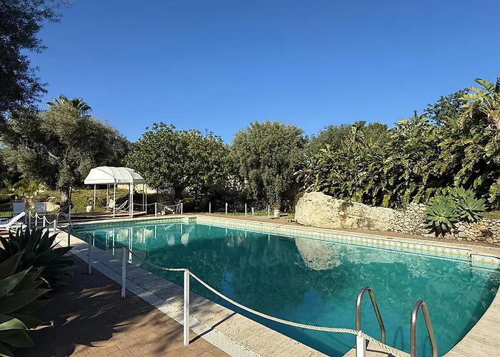 Isola Charm B&B - A Historic Villa Near Punta Del Pero Beach